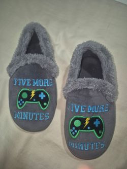 BOYS SLIPPERS