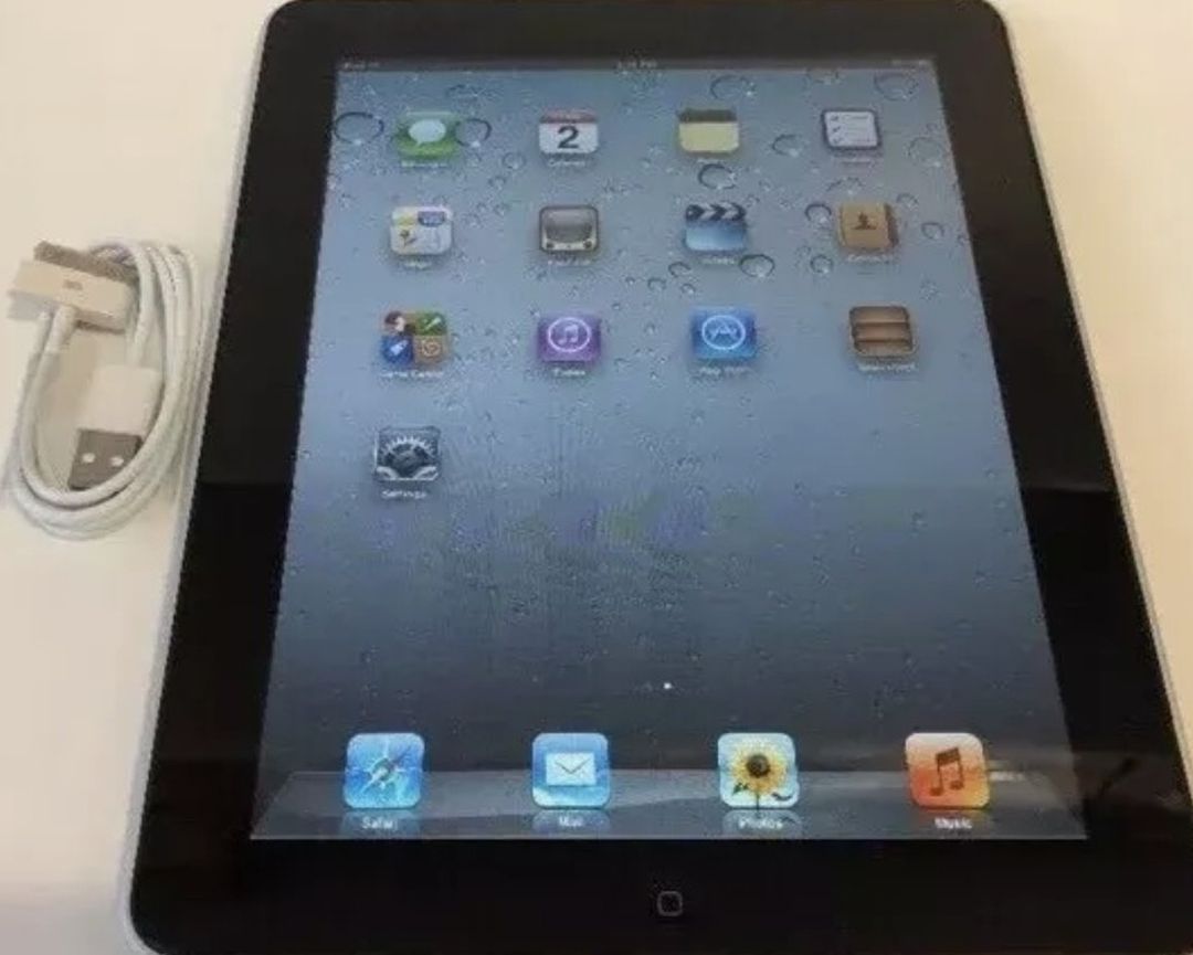 Apple iPad (1st Gen) 16GB, Wi-Fi, 9.7in - Black - Good Condition