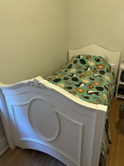 Madelyn Twin Wood Bunk Bed Set