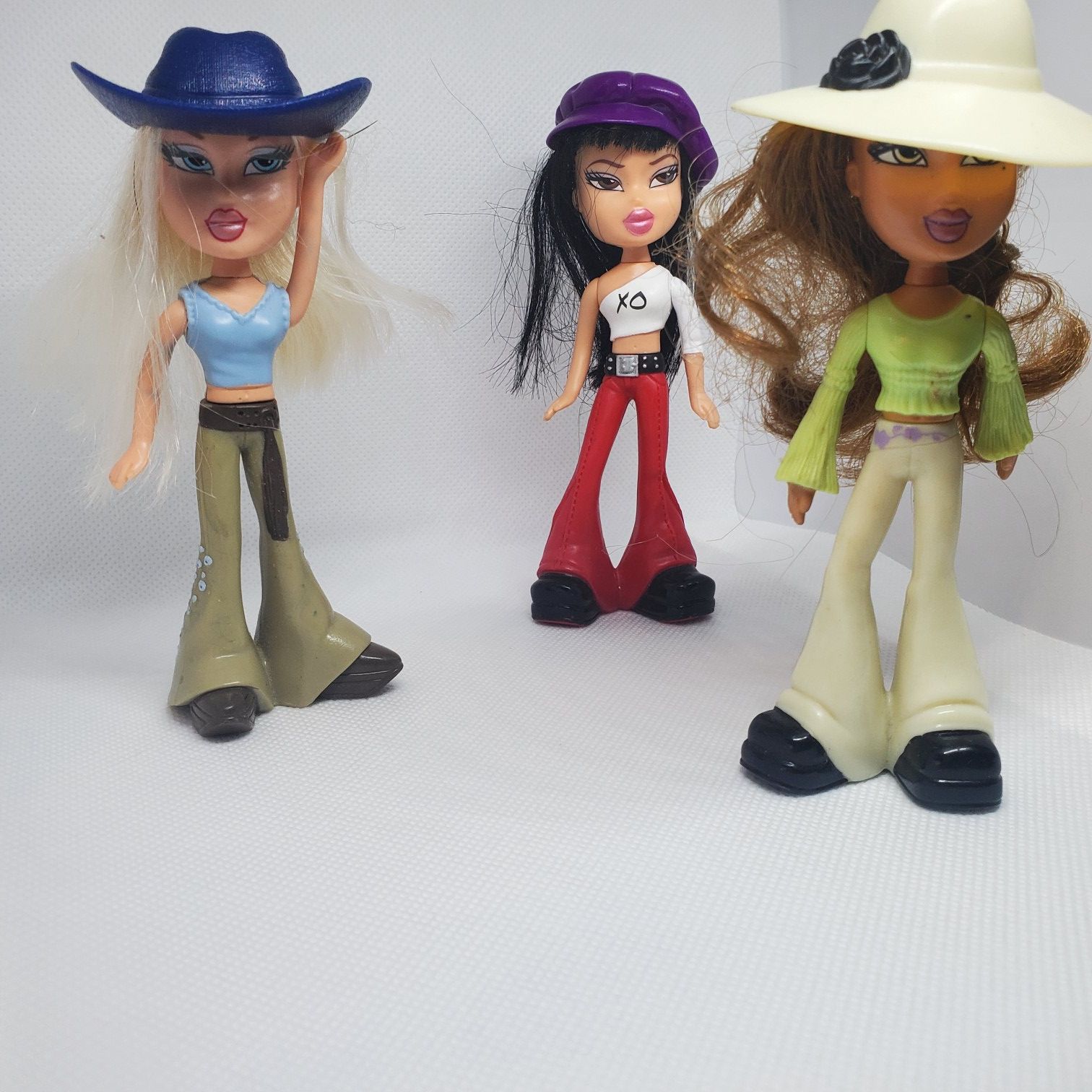 6 bratz dolls