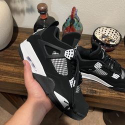 White Thunders 