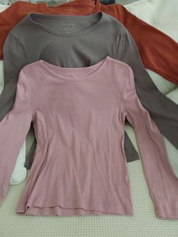Set 3 3/4 sleeves tee shirts size medium.  Only $ 18.00 must pick up