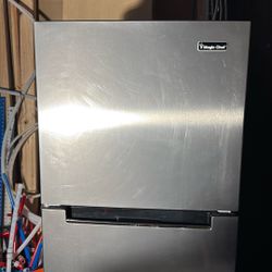 10.1 cu. ft. Top Freezer Refrigerator in Platinum Steel