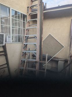 12 ft husky ladder very good condition