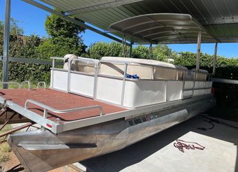Pontoon Boat 24’