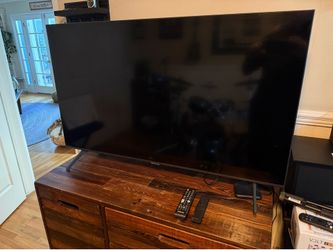 Samsung 50” TV w/Soundbar
