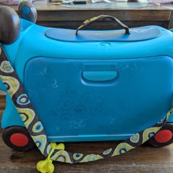 kids ride on luggage