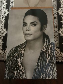 I’m selling a rare photo of the king of pop Michael Jackson, the price, is Negotiable