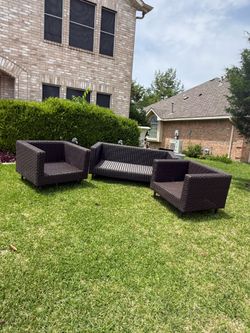 I’m  have this patio set $230  price firm