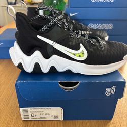Nike Giannis Immortality Basketball Sneakers Size 6Y Fits Women’s 7.5