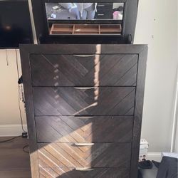 Dresser Tall Wooden 5 Drawers w/ mirror that folds up & place to put jewlrey DELCO $200 MUST P/U