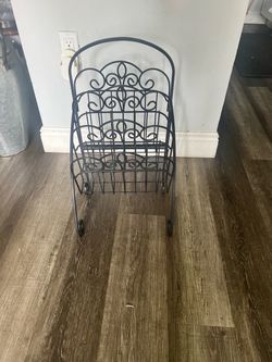 MAGAZINE RACK