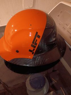 LIFT 100% Carbon fiber hardhat