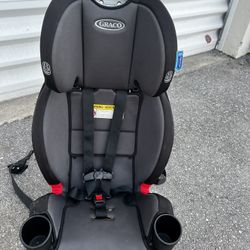 Graco Black and Grey Adjustable Kid’s Car Booster Seat for Kid’s 4-120lbs! Good condition!
