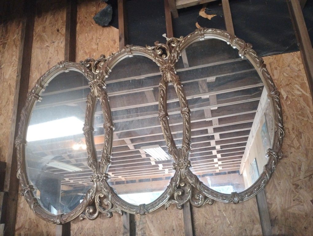 Oval Mirror 🪞