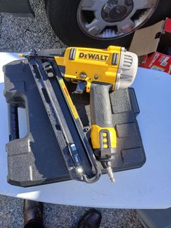Clabadora Dewalt Para Clavos Saiz 15 de conpresor