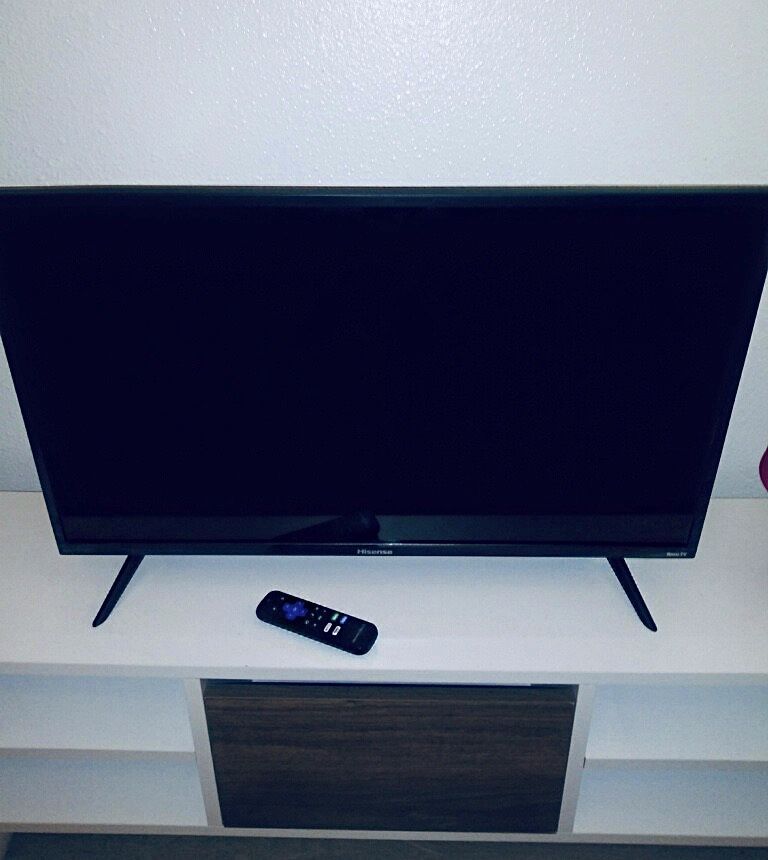 Like New 32” inch Roku Smart TV