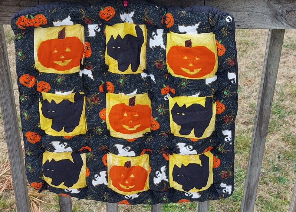  Halloween Puffy Quilted Wall Hanging With Pumpkins and Black Cats