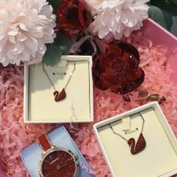 Chinese Valentine's Day gift      
Qixi Red Swan Necklace, a luxurious and exceptional red.