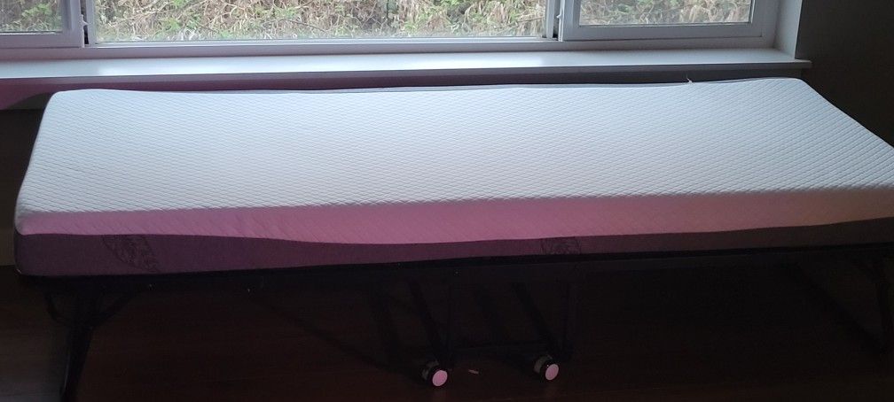 $150 - Roll away twin bed. Used for 2 months. Pickup in Nooksack.