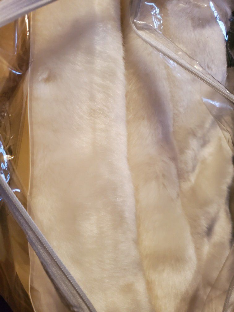 NEW - Beautiful Soft Faux Fur Blanket.