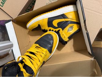 Jordan 1 yellow and black high top