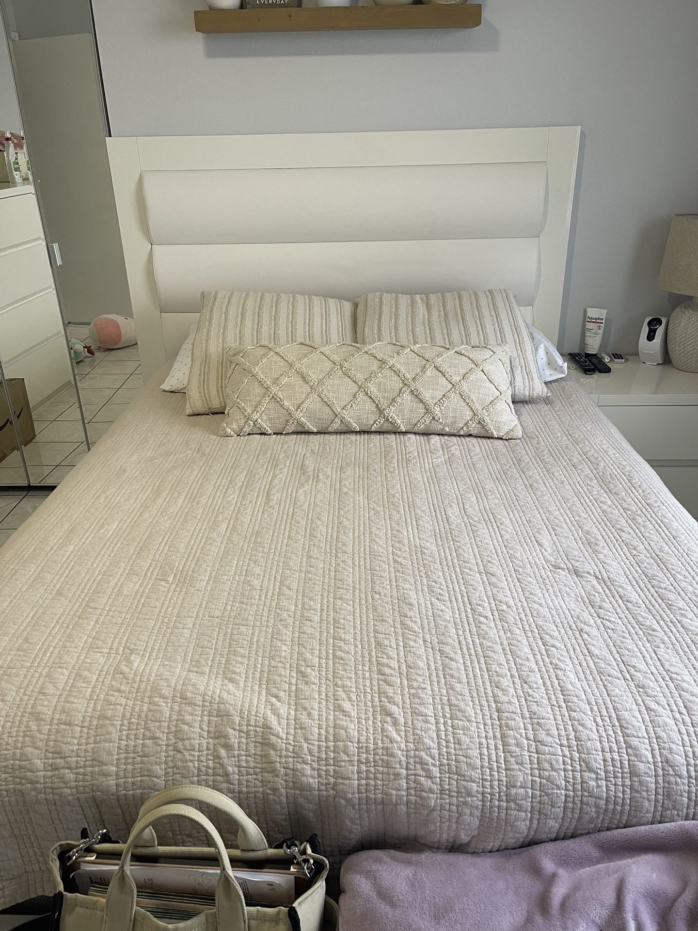 Bedroom Furniture Set