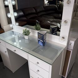 Beautiful Vanities Available @ FURNITURE LOVE 💕 Same Day Delivery 🚚 