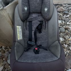 Two Rugs And Carset For Baby For Free 