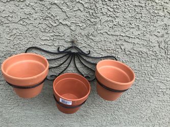 Wall hang wrought iron 3 terracotta pot planter