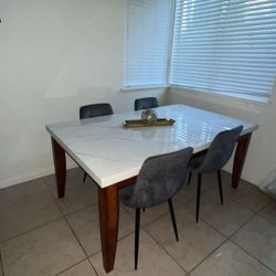 Table  with chairs