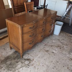 Dresser