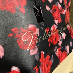 Tote Bag Shoulder Bag Boldo Victoria’s Secret.    Victoria’s Secret Tote Bag Cartera Bolso  Victoria’s Secret Nueva. Condition is New with tags. Brand