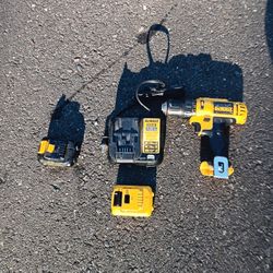 Dewalt 12 volt cordless drill with 2 battery's and charger works great 