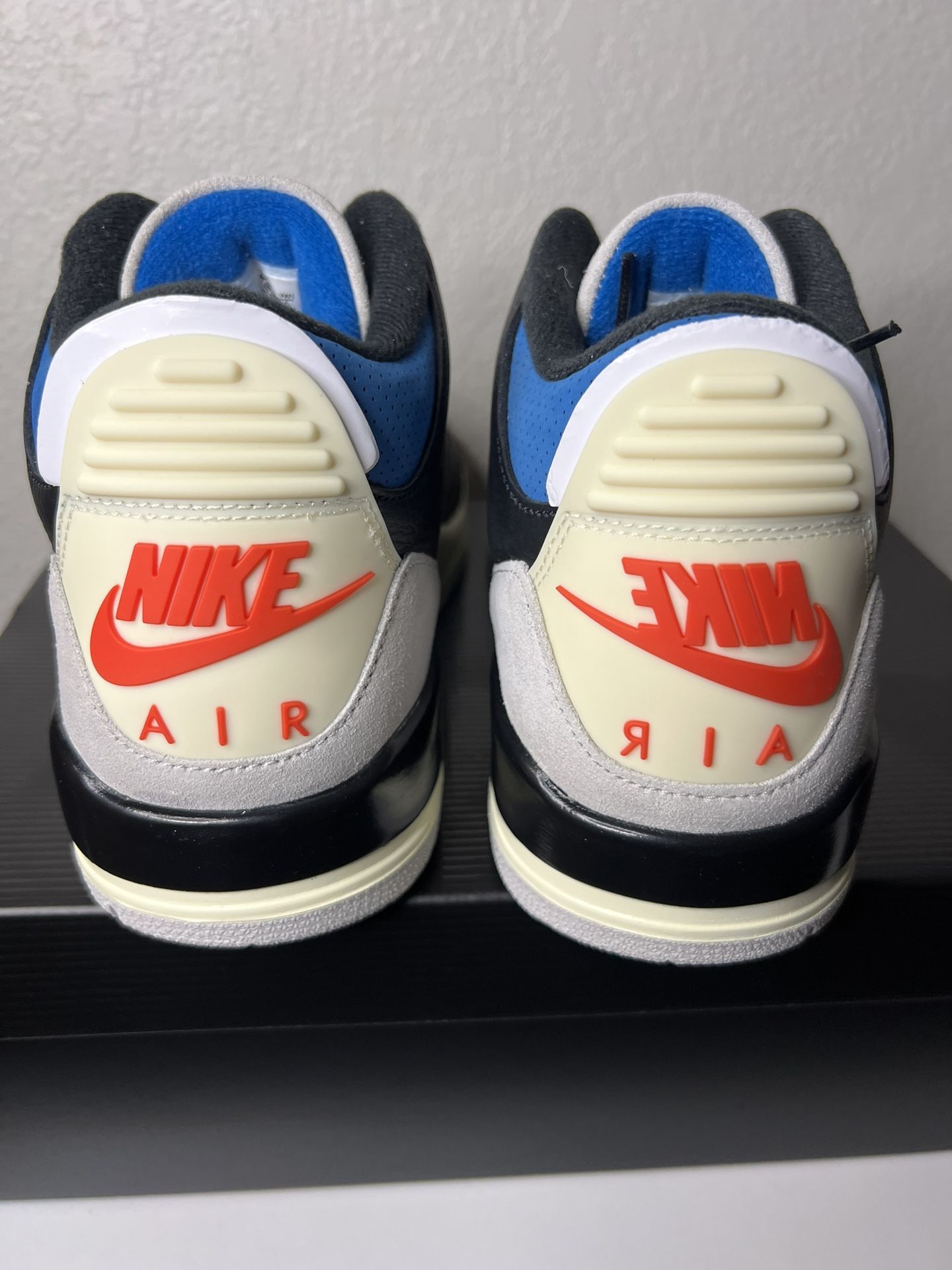 Jordan 3 Retro/.  size 8M
