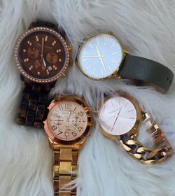 RELOJ  MK Originales $160, por todos.
