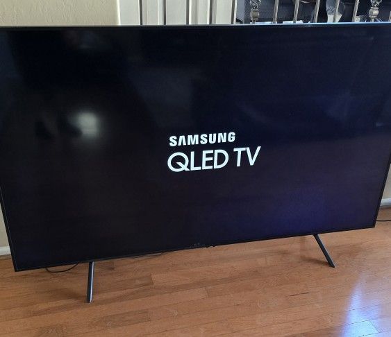 SAMSUNG QLED 82 INCH