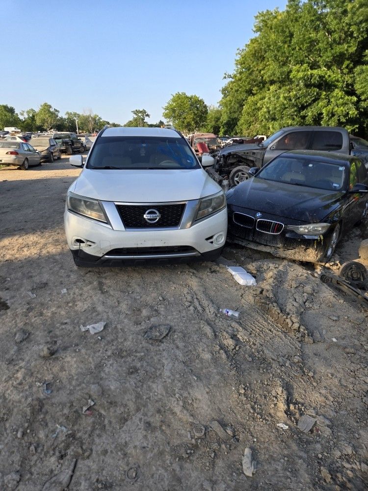 2013 Nissan Pathfinder For Parts