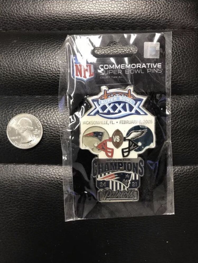Super Bowl XXXIX Commemorative Lapel Pin New England Patriots VS. Philly Eagles