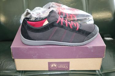 Clarks Collection Black and Red Sneakers