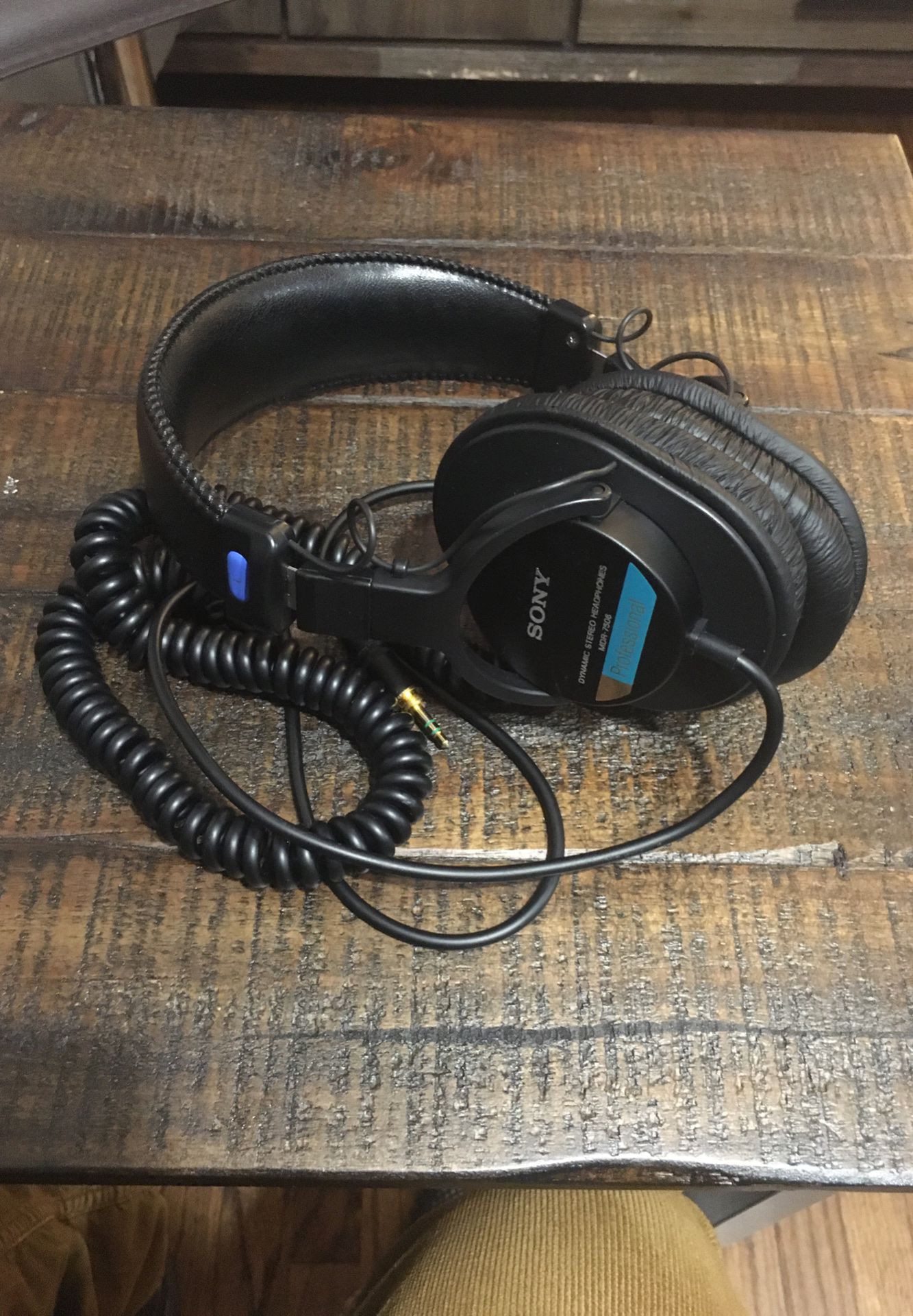 Sony professional headphones MDR-7506