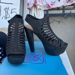 8 1/2 Black High Heels 