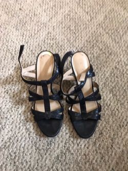 Girls size 5 dress sandal black