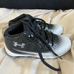 Under Armour Football Cleats 2Y