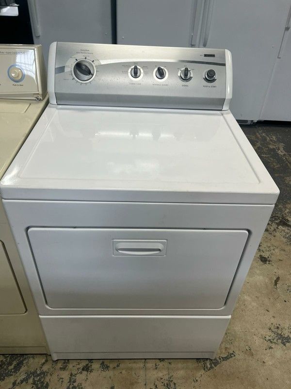 Dryer Kenmore White 27 Inch Wide Great Condition for Sale in Hialeah