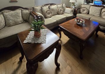 Traditional Ornate Living Room Furniture Set