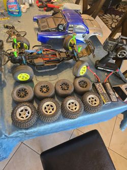 Team associated Short course race spec 1/10 scale ready to run rc truck.