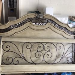 Selling These Furniture 