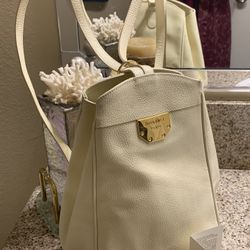 NINA RICCI🤩”NINA RICCI LEATHER BACKPACK / CREAM WITH GOLD-TONE HARDWARE”