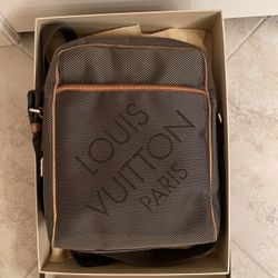 Authentic Luis Vuitton Crossbody Purse